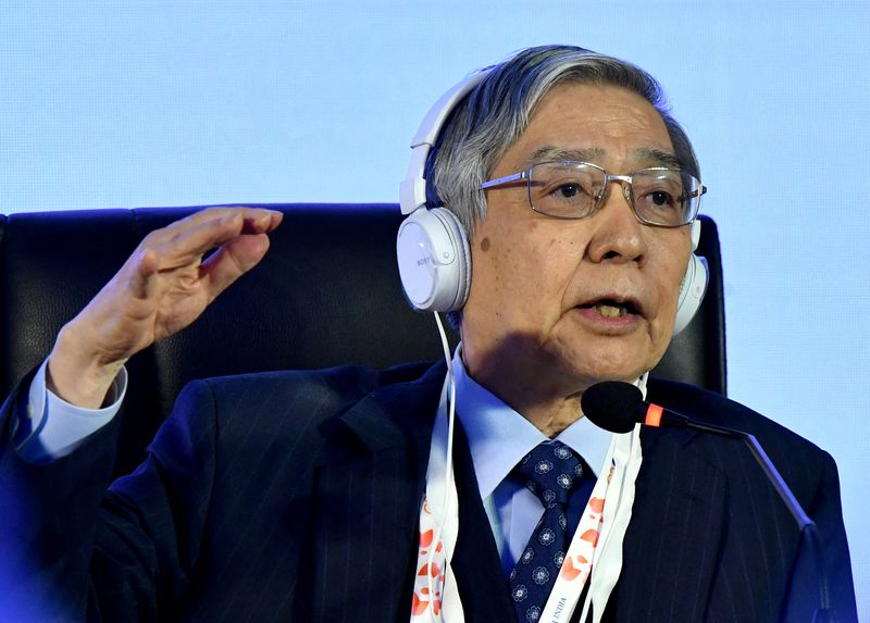 &copy; Reuters. FOTO DE ARCHIVO: El gobernador del Banco de Japón, Haruhiko Kuroda, habla durante una rueda de prensa tras una reunión de los líderes del G7 al margen de la cumbre de ministros de Finanzas del G20 en las afueras de Bengaluru, India, 23 de febrero de 20