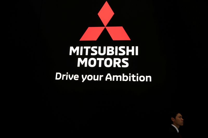 &copy; Reuters. Le logo Mitsubishi au salon de l'automobile de Tokyo. /Photo prise le 24 octobre 2019/REUTERS/Soe Zeya Tun