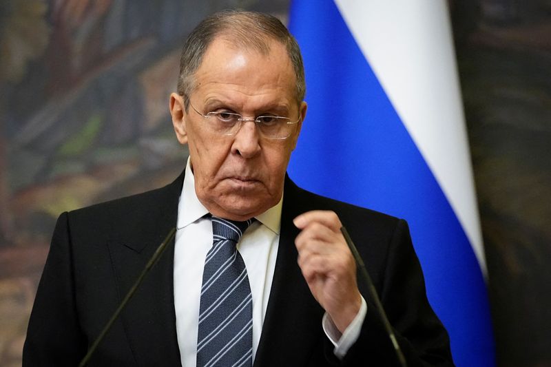 &copy; Reuters. وزير الخارجية الروسي سيرجي لافروف يتحدث في موسكو يوم الخميس. صورة من ممثل لوكالات الأنباء. 