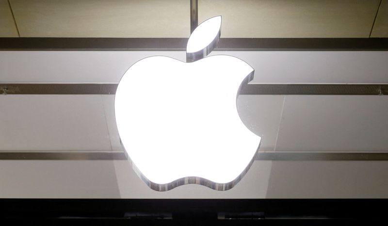Apple shareholders reject proposals from conservative groups