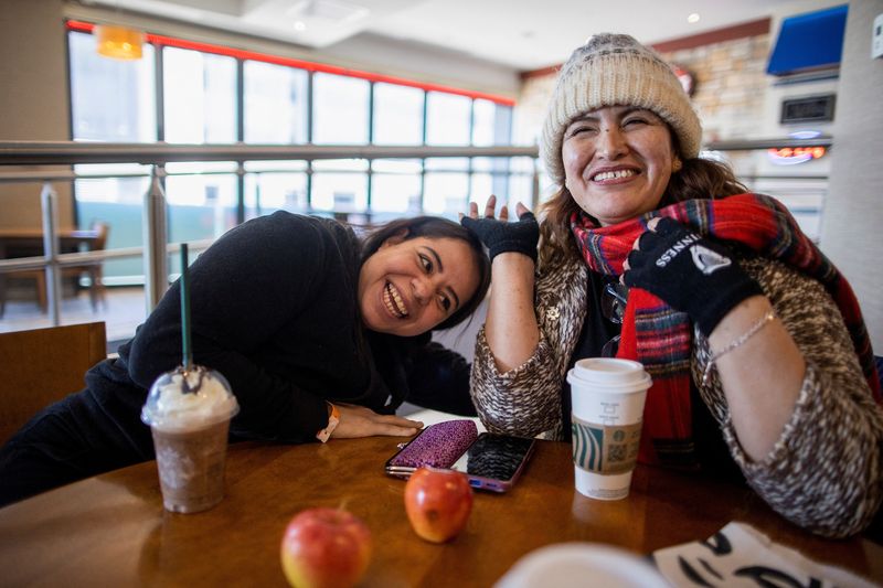 &copy; Reuters. Zulema Diaz (R) and Maryangel Diaz, two Latino women who crossed from the U.S. border to Roxham Road in Quebec, order coffee at a hotel, in Niagara Falls, Ontario, Canada March 7, 2023.  REUTERS/Carlos Osorio