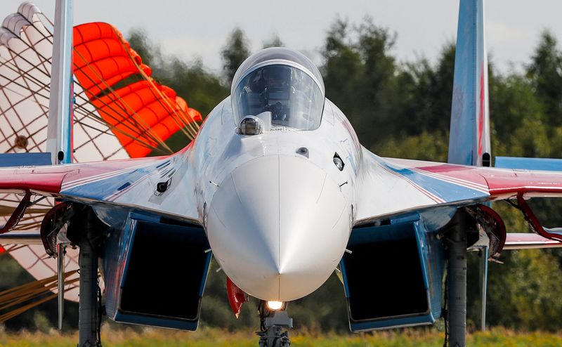 &copy; Reuters. FILE PHOTO: Sukhoi Su-35 jet fighter drives along the airfield during International military-technical forum "Army-2020" at Kubinka airbase in Moscow Region August 25, 2020. REUTERS/Maxim Shemetov/File Photo