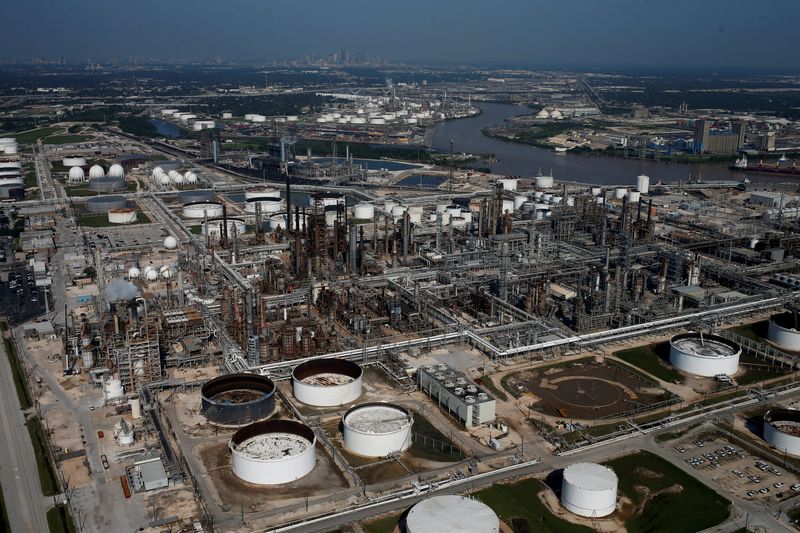 Union says Lyondell misled USW about possible Houston refinery buyers -letter