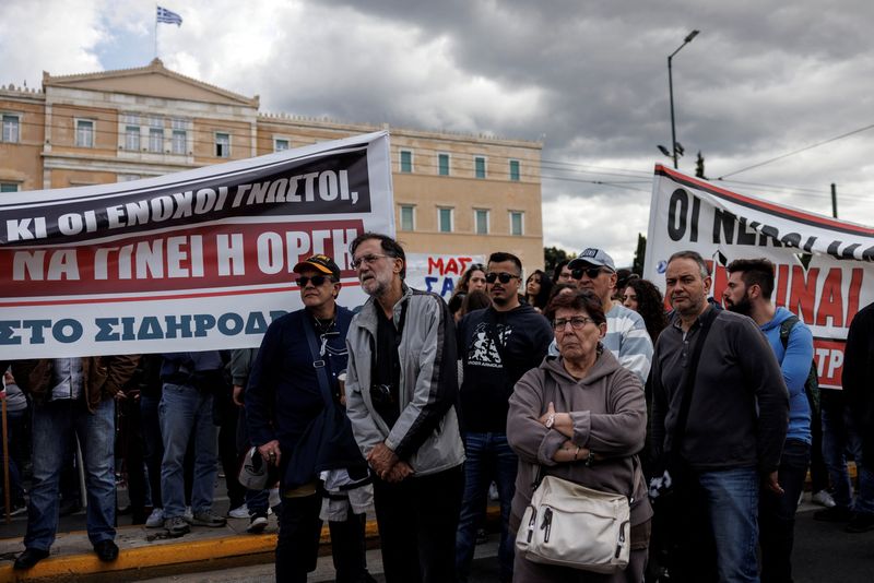 &copy; Reuters. FILE PHOTO: People take part in a demonstration in front of the parliament building, following the fatal collision of two trains, near the city of Larissa, in Athens, Greece, March 12, 2023. REUTERS/Alkis Konstantinidis