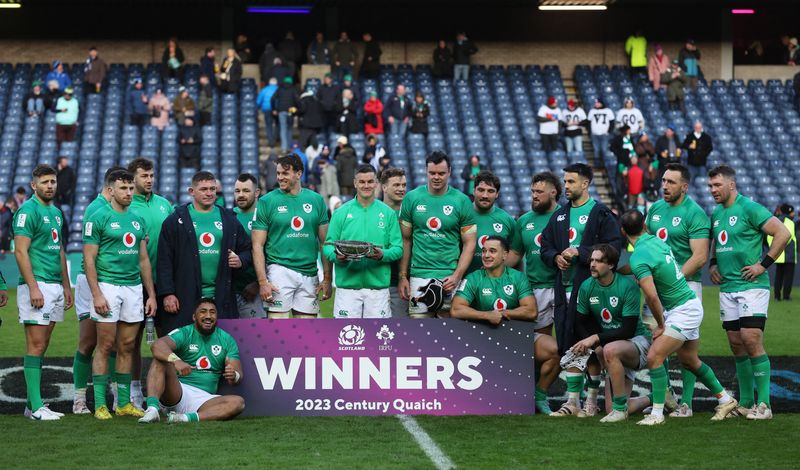 &copy; Reuters. Rugby Union - Six Nations Championship - Scotland v Ireland - Murrayfield Stadium, Edinburgh, Scotland, Britain - March 12, 2023 Ireland's Johnny Sexton poses with the Quaich and teammates after the match REUTERS/Russell Cheyne