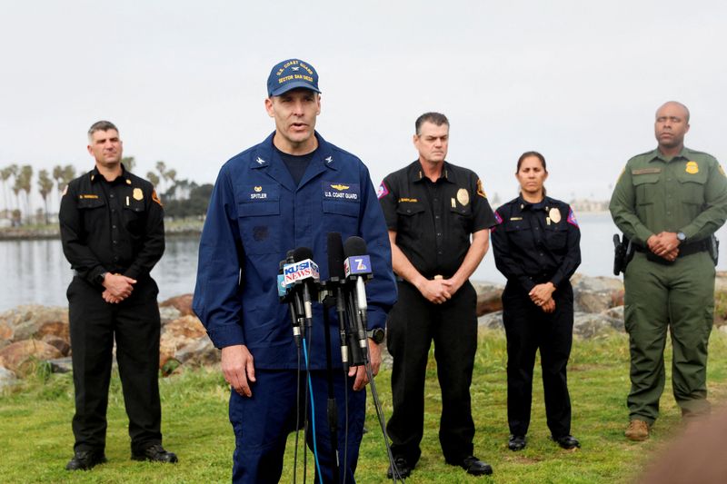 &copy; Reuters. Captain James Spitler, from the U.S. Coast Guard, speaks to members of the media after two fishing boats capsized off the coast of San Diego, California, U.S. March 12, 2023.  REUTERS/Sandy Huffaker