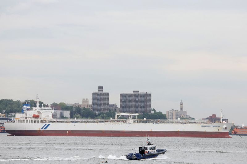 &copy; Reuters. FILE PHOTO: A New York City Police (NYPD) boat passes by the Hellespont Progress, an oil tanker anchored in New York Harbor in New York City, U.S., May 24, 2022.  REUTERS/Brendan McDermid