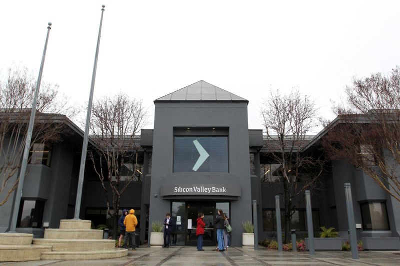 &copy; Reuters. FILE PHOTO: People gather outside of the Silicon Valley Bank (SVB) headquarters in Santa Clara, California, U.S. March 10, 2023. REUTERS/Nathan Frandino