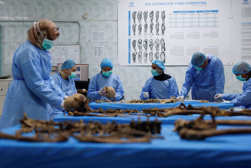 &copy; Reuters. FILE PHOTO-A team works to identify remains exhumed from a mass grave in the mass grave section of the medico-legal directorate of Iraq's ministry of health, in Baghdad,Iraq, January 30, 2023. REUTERS/Ahmed Saad