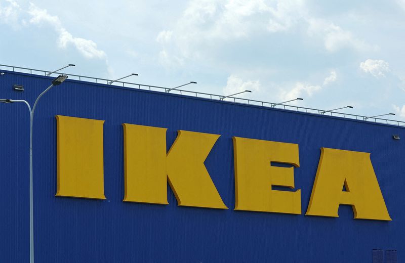 &copy; Reuters. FILE PHOTO: A view shows the logo of IKEA on a closed store in Kotelniki outside Moscow, Russia July 5, 2022. REUTERS/Evgenia Novozhenina