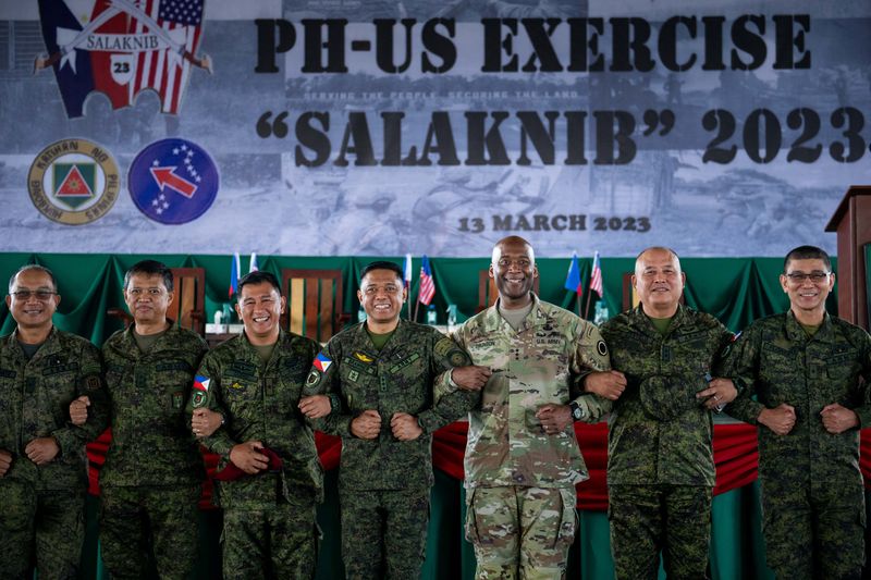 &copy; Reuters. Philippine Army Commanding General Lt. Gen. Romeo Brawner and U.S. Army I Corps Commanding General Lt. Gen. Xavier Brunson pose for a photo with Filipino and American soldiers during the opening ceremonies of Salaknib, the annual bilateral exercise betwee