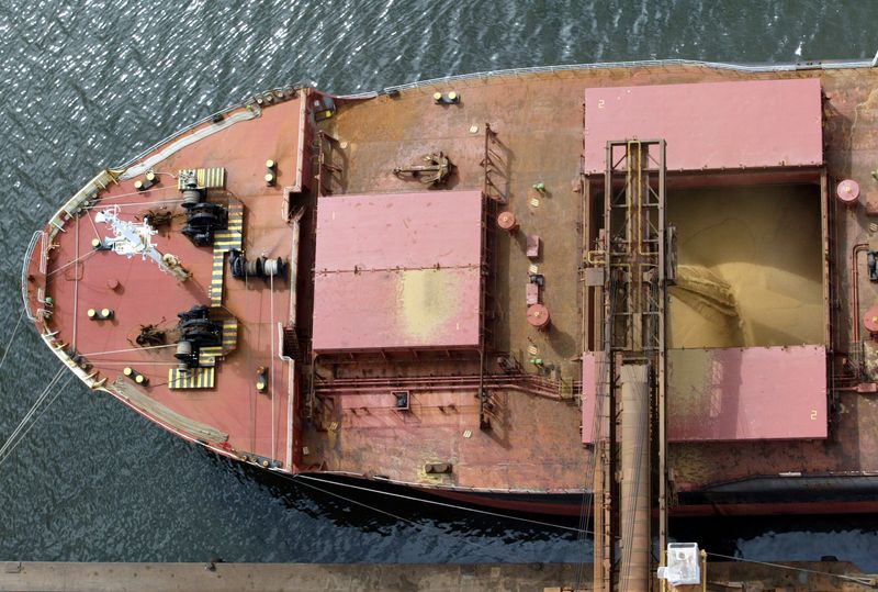 &copy; Reuters. Navio com soja em Paranaguá
13/03/2003
REUTERS/Paulo Whitaker