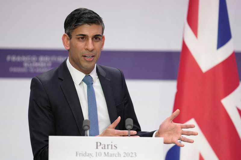 &copy; Reuters. FOTO DE ARCHIVO: El primer ministro británico, Rishi Sunak, durante una rueda de prensa en el Palacio del Elíseo en París, Francia, el viernes 10 de marzo, 2023.Kin Cheung/Pool via REUTERS/Foto de Archivo