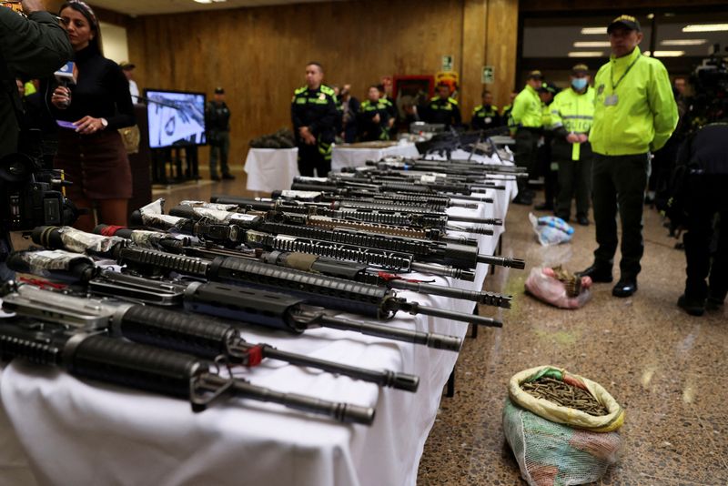 &copy; Reuters. FILE PHOTO: Rifles are seen during a news conference, showing the seizure of weapons, explosives and ammunition, that authorities say belonged to dissidents of the Revolutionary Armed Forces of Colombia (FARC), in Bogota, Colombia January 16, 2023. REUTER