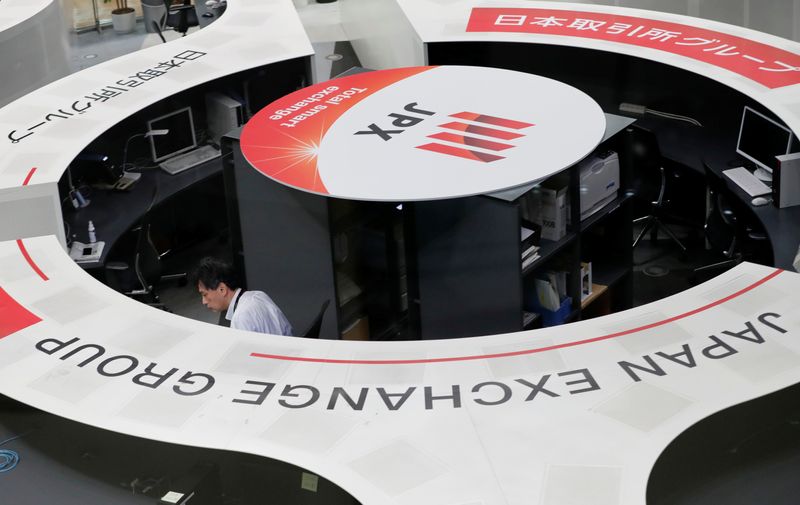 &copy; Reuters. FILE PHOTO: A man works at the Tokyo Stock Exchange after market opens in Tokyo, Japan October 2, 2020. REUTERS/Kim Kyung-Hoon