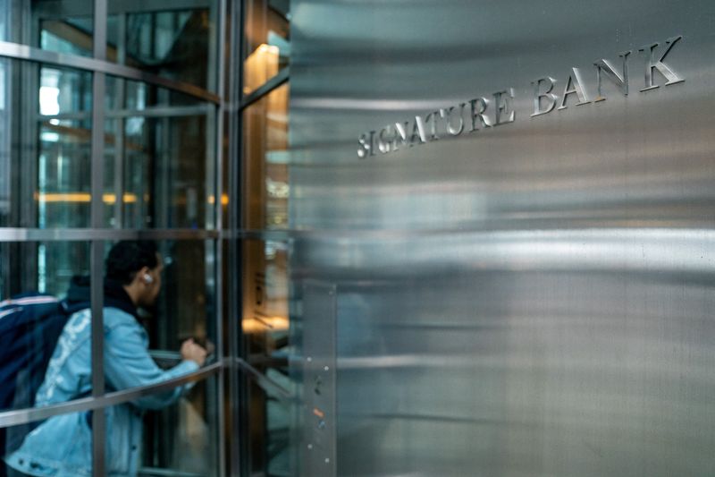 &copy; Reuters. A person walks into the lobby of the Signature Bank headquarters, in New York City, U.S., March 13, 2023. REUTERS/David 'Dee' Delgado