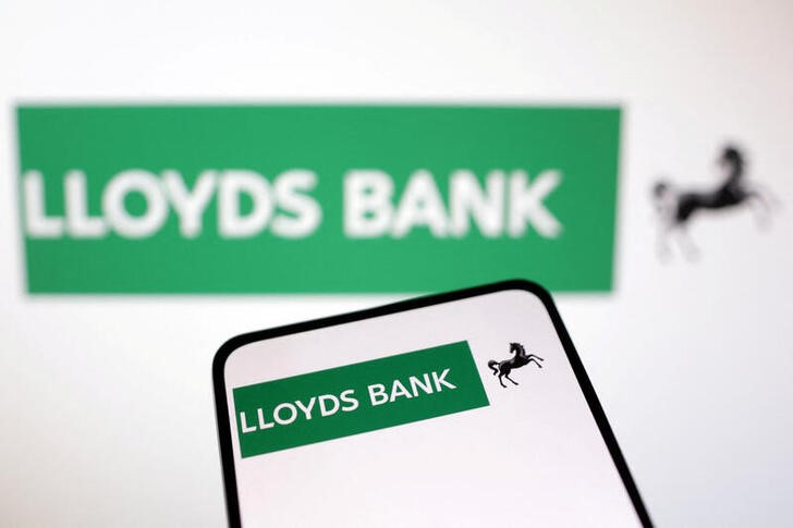 © Reuters. Lloyds Bank logo is seen in this illustration taken March 12, 2023. REUTERS/Dado Ruvic/Illustration