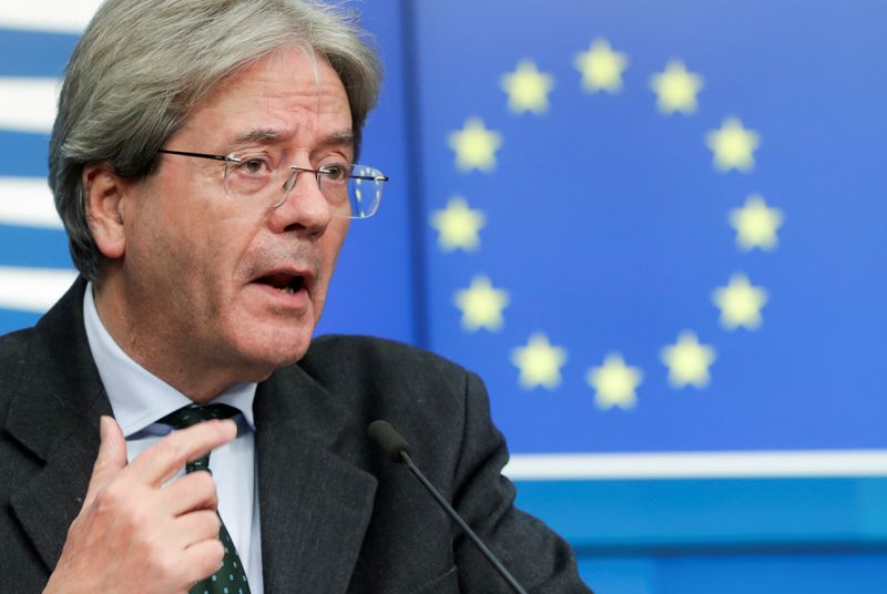 &copy; Reuters. Le commissaire européen à l'économie Paolo Gentiloni lors d'une conférence de presse à Bruxelles. /Photo prise le 15 février 2021/REUTERS/Stéphanie Lecocq