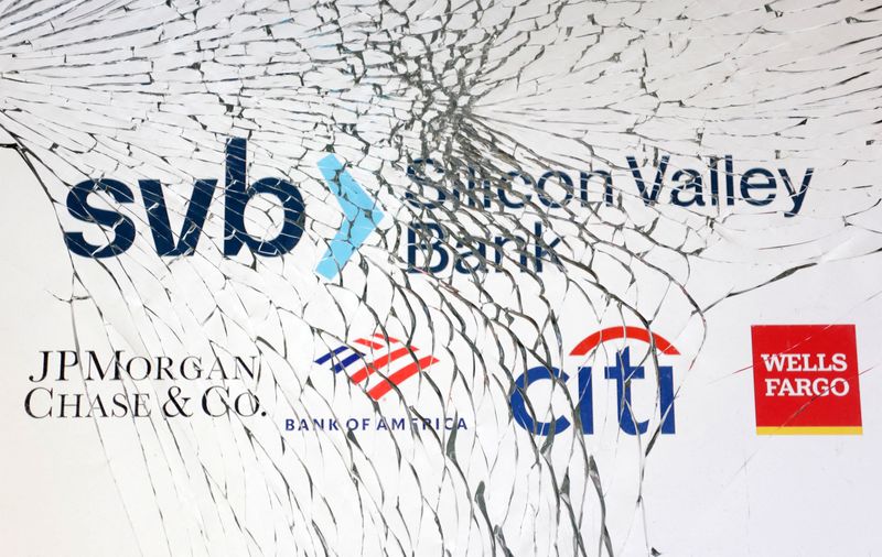 &copy; Reuters. FOTO DE ARCHIVO: Los logotips de Silicon Valley Bank, JP Morgan, Bank of America, Citibank y Wells Fargo vistos a través de un vidrio fracturado en esta imaten de ilustración tomada el 10 de marzo de 2023. REUTERS/Dado Ruvic