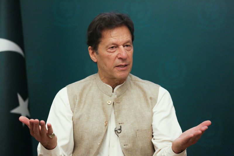 &copy; Reuters. رئيس الوزراء الباكستاني السابق عمران خان خلال مقابلة مع رويترز في إسلام أباد. صورة من أرشيف رويترز.