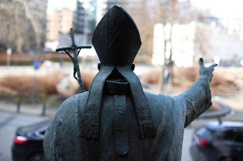 &copy; Reuters. A statue of the late Pope John Paul II stands in front of a church in Warsaw, Poland, March 8, 2023. REUTERS/Kacper Pempel/File Photo