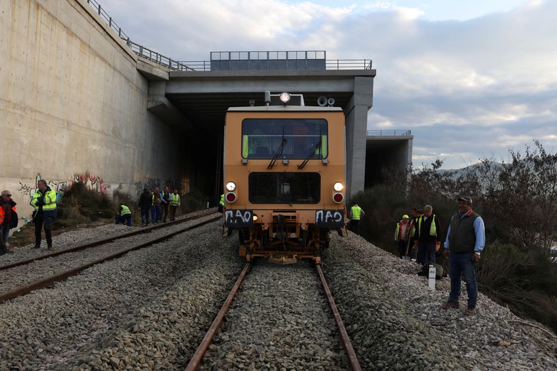 &copy; Reuters. FILE PHOTO: A carriage is seen on the tracks at the cleaned site of a fatal train crash in the city of Larissa, Greece, March 6, 2023. REUTERS/Alexandros Avramidis