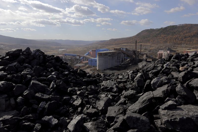 &copy; Reuters. FILE PHOTO: A general view shows Pinggang coal mine from the state-owned Longmay Group on the outskirts of Jixi, in Heilongjiang province, China, October 24, 2015. REUTERS/Jason Lee