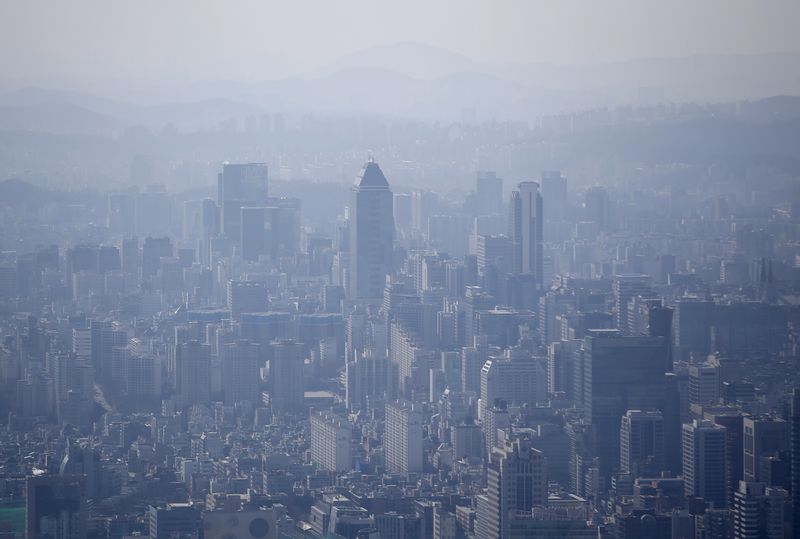 &copy; Reuters. FILE PHOTO: The skyline of central Seoul is seen during a foggy day in Seoul March 4, 2015. REUTERS/Kim Hong-Ji 