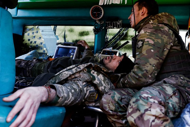&copy; Reuters. FILE PHOTO: A wounded Ukrainian soldier reacts as he is treated by medics inside a frontline stabilisation ambulance, amid Russia's attack on Ukraine, in an undisclosed location near the frontline town of Kreminna, Ukraine March 13, 2023. REUTERS/Violeta 