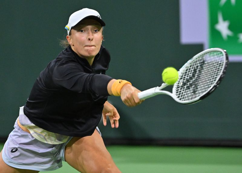 &copy; Reuters. Mar 14, 2023; Indian Wells, CA, USA; Iga Swiatek (POL) hits a shot in her fourth round match against Emma Radacanu (GBR) in the BNP Paribas Open at the Indian Wells Tennis Garden. Mandatory Credit: Jayne Kamin-Oncea-USA TODAY Sports