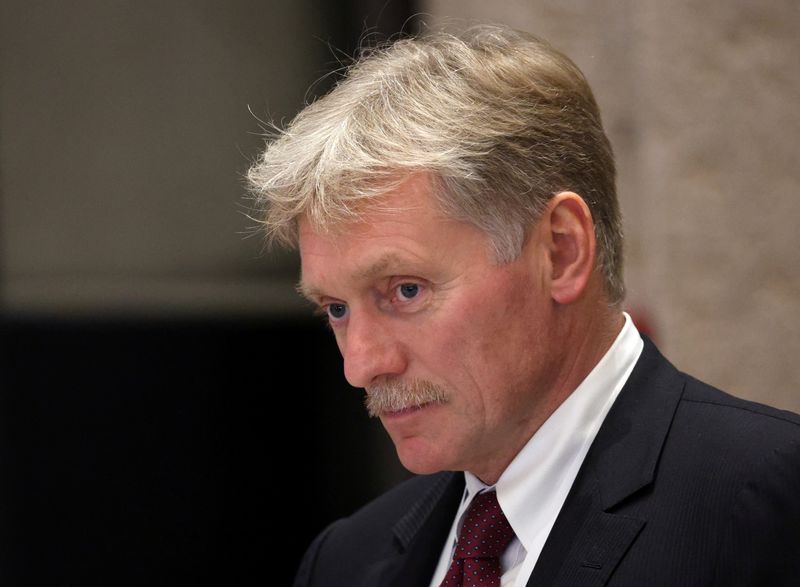 © Reuters. FOTO DE ARCHIVO: El portavoz del Kremlin, Dmitri Peskov, asiste a una rueda de prensa del presidente ruso, Vladímir Putin, tras la cumbre de la Organización de Cooperación de Shanghái (OCS) en Samarcanda, Uzbekistán, el 16 de septiembre de 2022. Sputnik/Sergey Bobylev/Pool vía REUTERS 