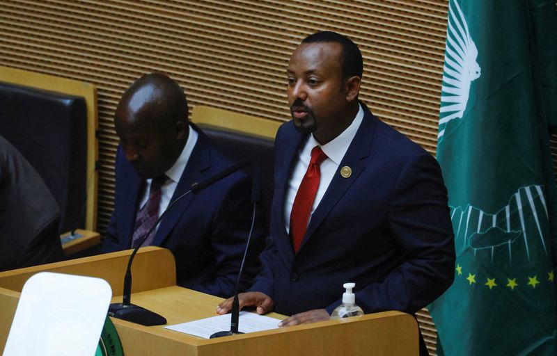 &copy; Reuters. رئيس الوزراء الإثيوبي أبي أحمد في مقر الاتحاد الأفريقي بأديس ابابا يوم 18 فبراير شباط 2023. تصوير: تيكسا نيجري - رويترز.