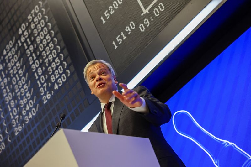 &copy; Reuters. FILE PHOTO: Manfred Knof, Chairman of the Board of Managing Directors Commerzbank speaks at the stock exchange in Frankfurt, Germany, February 27, 2023. REUTERS/Kai Pfaffenbach