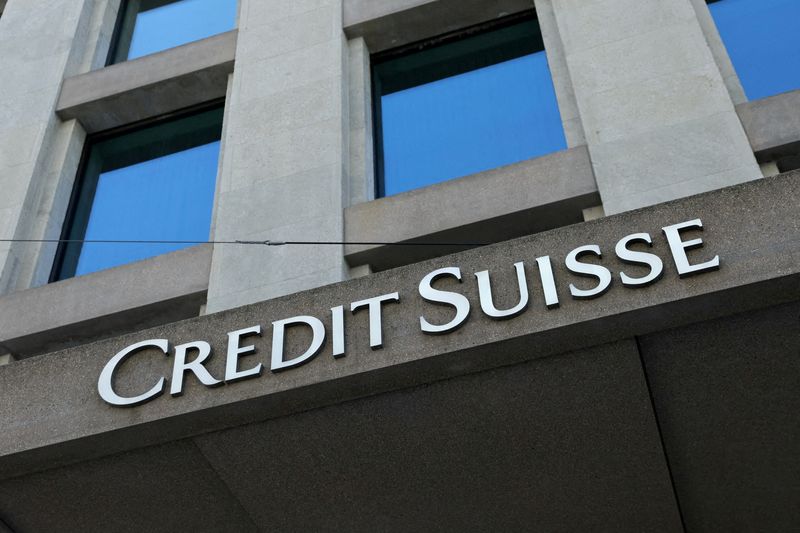 &copy; Reuters. FILE PHOTO: FILE PHOTO: A logo is pictured on the Credit Suisse bank in Geneva, Switzerland, June 9, 2022. REUTERS/Denis Balibouse/File Photo