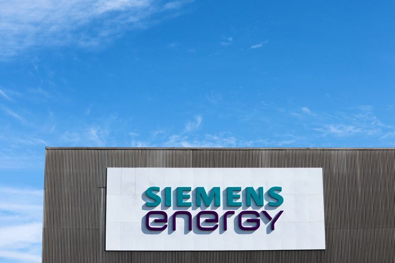 &copy; Reuters. FILE PHOTO: A logo is seen at Siemens Energy's site on the day of German Chancellor OIaf Scholz's visit, during which he saw a gas turbine meant to be transported to the compressor station of the Nord Stream 1 gas pipeline in Russia, in Muelheim an der Ru