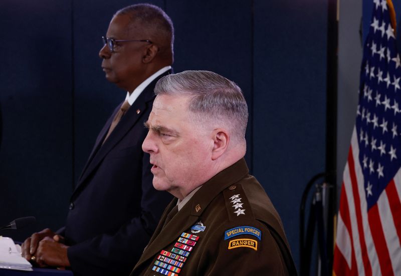 © Reuters. U.S. Defense Secretary Lloyd Austin and U.S. Chairman of the Joint Chiefs of Staff Mark Milley hold a news conference following a virtual Ukraine Defense Contact Group meeting, at the Pentagon in Washington, U.S., March 15, 2023. REUTERS/Evelyn Hockstein