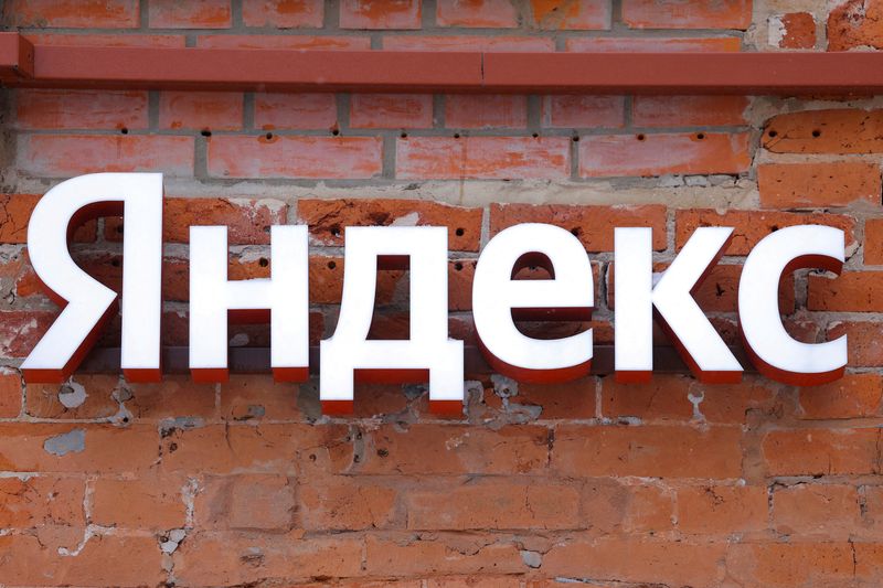 &copy; Reuters. FILE PHOTO: The logo of Russian technology giant Yandex is on display at the company's headquarters in Moscow, Russia December 9, 2022. REUTERS/Evgenia Novozhenina