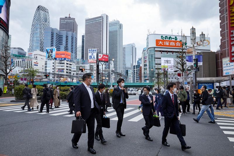 &copy; Reuters. 　３月１６日、国内最大の産業別労組である「ＵＡゼンセン」は、同日午前１０時時点で妥結した１１７組合の正社員の平均賃上げ率は４．５６％だったと発表した。写真は都内で２０２１