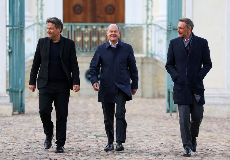 &copy; Reuters. FILE PHOTO: German Chancellor Olaf Scholz, German Finance Minister Christian Lindner and German Economy and Climate Minister Robert Habeck walk outside the government's guest house in Schloss Meseberg, near Gransee, Germany, March 6, 2023. REUTERS/Fabrizi