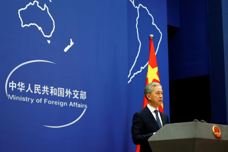 © Reuters. Chinese Foreign Ministry spokesperson Wang Wenbin speaks during a news conference in Beijing, China March 3, 2022. REUTERS/Carlos Garcia Rawlins