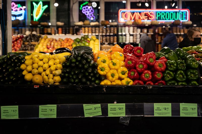 &copy; Reuters. FILE PHOTO: Vegetables are pictured at a produce shop at Reading Terminal Market after the inflation rate hit a 40-year high in January, in Philadelphia, Pennsylvania, U.S. February 19, 2022.  REUTERS/Hannah Beier