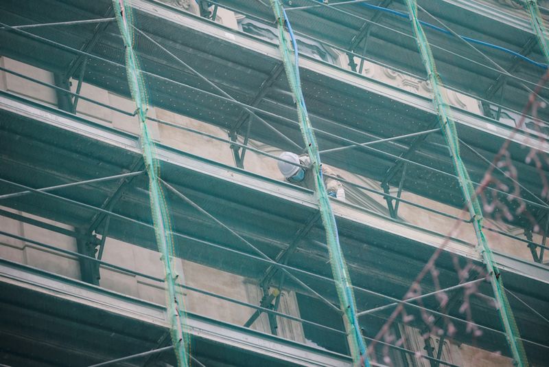 &copy; Reuters. FILE PHOTO: A worker is seen on a scaffolding of a building, in Rome, December 6, 2021. Picture taken December 6, 2021. REUTERS/Yara Nardi