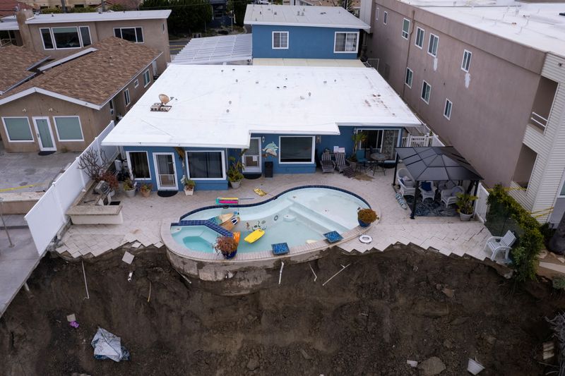 Heavy rains in California leave backyard pool perched on cliff edge