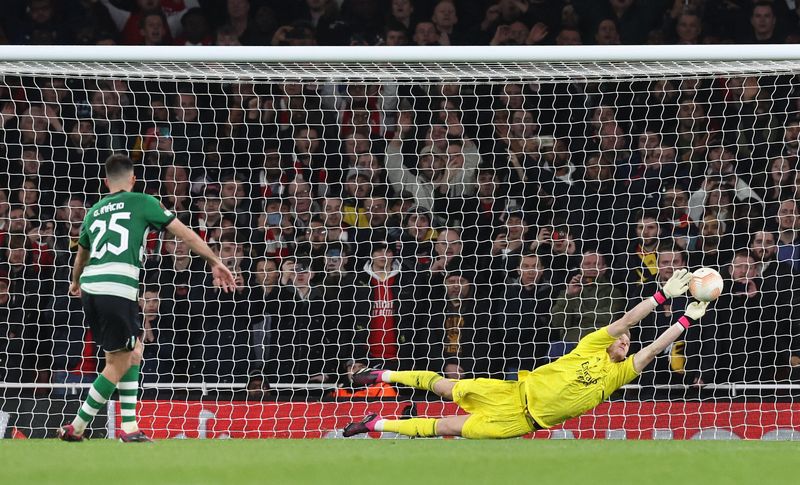 &copy; Reuters. Gonçalo Inacio, do Sporting, marca em disputa de pênaltis contra o Arsenal
16/03/2023
REUTERS/David Klein