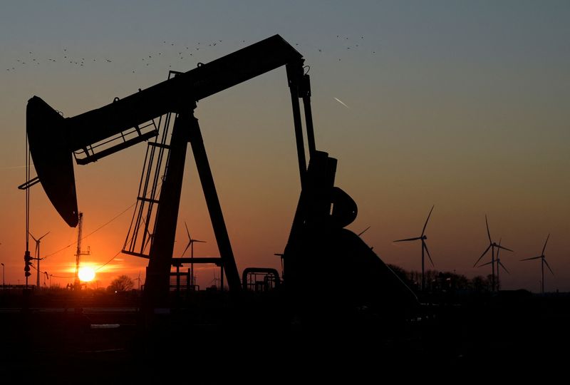 Oil prices settle down, post big weekly losses on bank fears