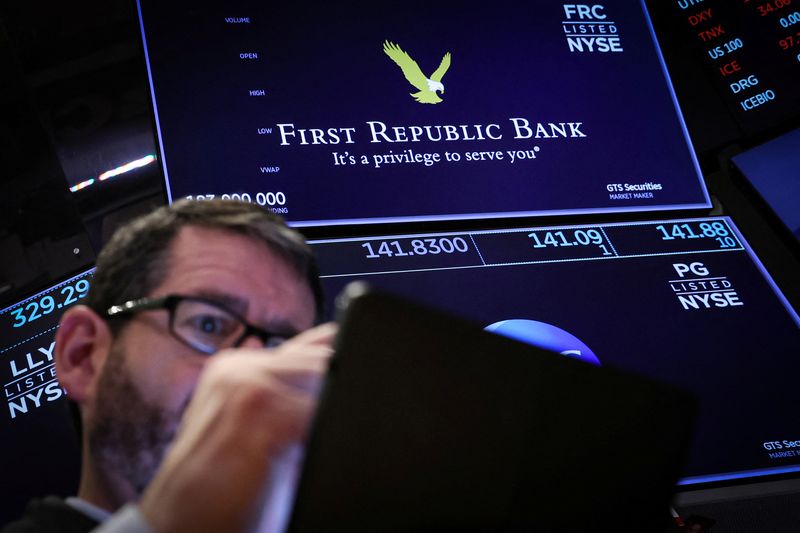 &copy; Reuters. A trader works at the post where First Republic Bank stock is traded on the floor of the New York Stock Exchange (NYSE) in New York City, U.S., March 16, 2023.  REUTERS/Brendan McDermid