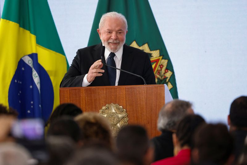 &copy; Reuters. FOTO DE ARCHIVO: El presidente de Brasil, Luiz Inácio Lula da Silva, habla durante una ceremonia de lanzamiento del Programa Nacional de Seguridad Pública con Ciudadanía (PRONASCI II) en el Palacio de Planalto en Brasilia, Brasil. 15 de marzo, 2023. RE