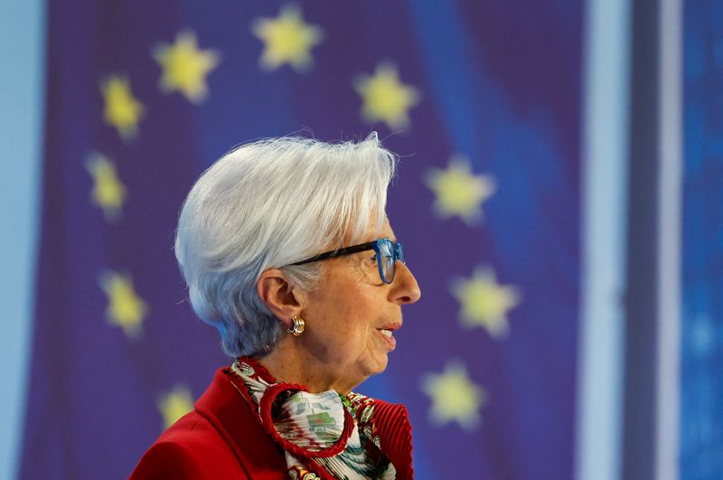 &copy; Reuters. FOTO DE ARCHIVO. La presidenta del Banco Central Europeo (BCE), Christine Lagarde, habla durante una rueda de prensa tras la reunión de política monetaria del BCE en Fráncfort, Alemania