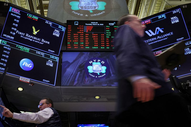 &copy; Reuters. Des traders à New York. /Photo prise le 16 mars 2023/REUTERS/Brendan McDermid