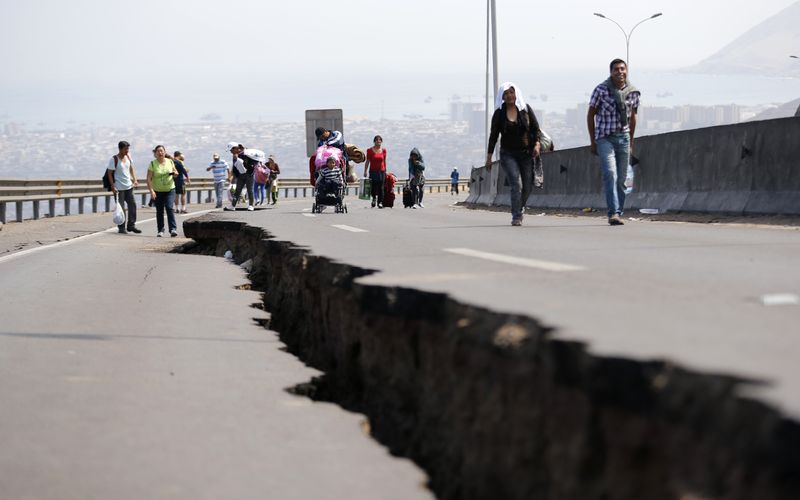 &copy; Reuters. Estrada destruída por terremoto no Chile
03/04/2014
REUTERS/Iván Alvarado